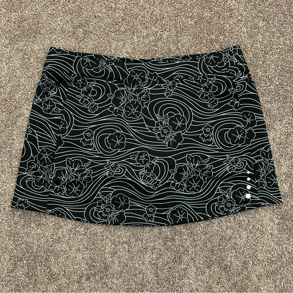 L.L. Bean Women's Skort Size M Floral Zipped Side Pocket 50+ UPF Stretch w Short